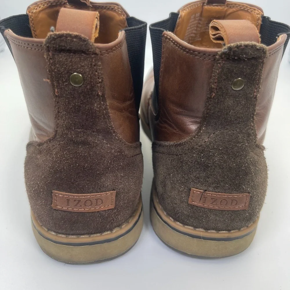 IZOD Lucas Pull-On Chelsea Boots Men's Size 10M Brown Memory Foam Chukka Comfort